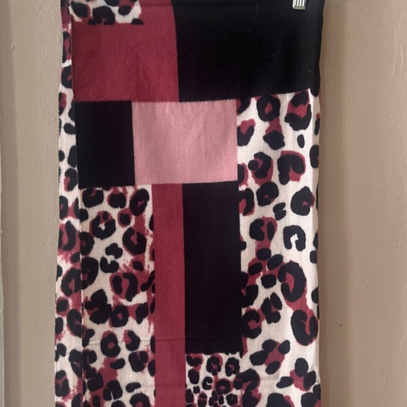 🏷️ 🎉totw • abstract leopard print fringe scarf - Picture 12 of 13